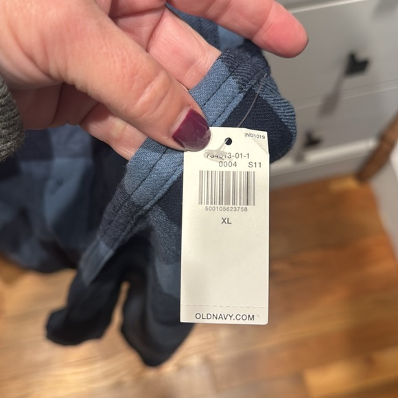 Old Navy blue double brushed flannel plaid long sleeve shirt sz XL New With Tags - Picture 3 of 4